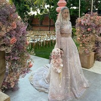 Adinia Wirasti mengenakan busana rancangan desainer Mel Ahyar untuk resepsi pernikahan yang digelar di Sofitel Bali, Nusa Dua. Foto: Instagram