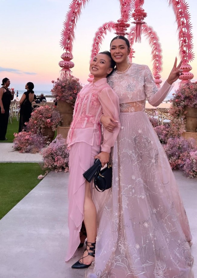 Pernikahan digelar secara privat dan intim dengan hanya dihadiri keluarga dan kerabat dekat. Foto: Instagram