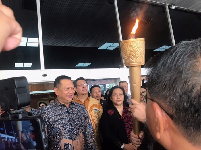 Bamsoet Buka Obor Paskah