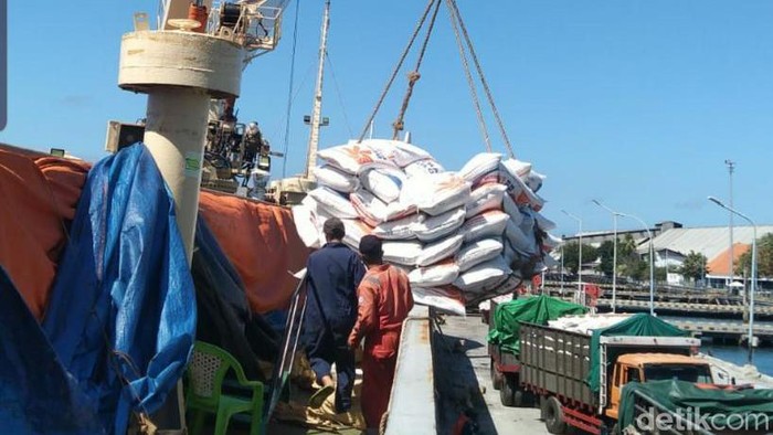 beras impor asal Vietnam tiba di Banyuwangi lewat Pelabuhan Tanjungwangi