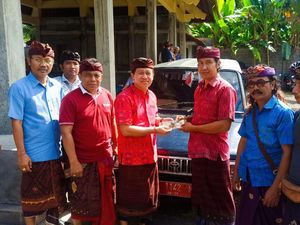 Desa Adat Gelogor Dapat Hibah Minibus dari Pemkab