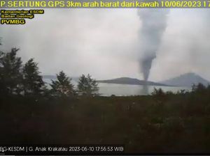 Gunung Anak Krakatau Erupsi, Tinggi Kolom Abu Capai 450 Meter
