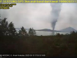 Gunung Anak Krakatau Erupsi, Tinggi Kolom Abu Capai 450 Meter