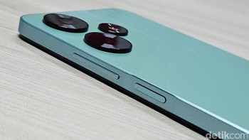 Sebagai tambahan, diberikan dukungan teknologi Power Marathon yang membuat pengguna tetap dapat mengoperasikan smartphone selama dua jam dalam daya baterai 5%. Foto: Adi Fida Rahman/detikINET