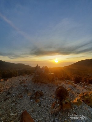 Keindahan Papandayan yang Menarik Hati Charlie Chaplin