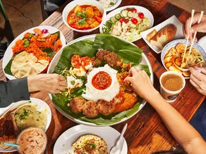 Keren! Food Court di New York Ini Terinspirasi Kuliner Kaki Lima Singapura