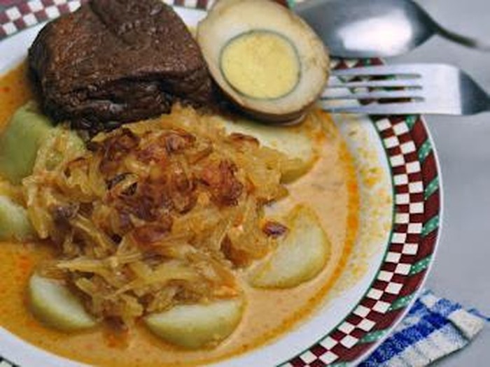 5 Tempat Makan Lontong Sayur Betawi yang Autentik di Jakarta