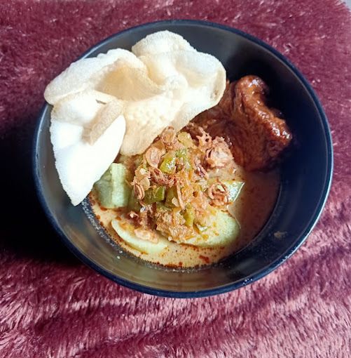 Lontong sayur Betawi