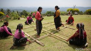 Mengunjungi Kampung Budaya Melo di NTT
