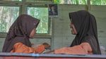 Miris! Siswa di Sekolah Ini Belajar dengan Kondisi Kelas yang Rusak Parah