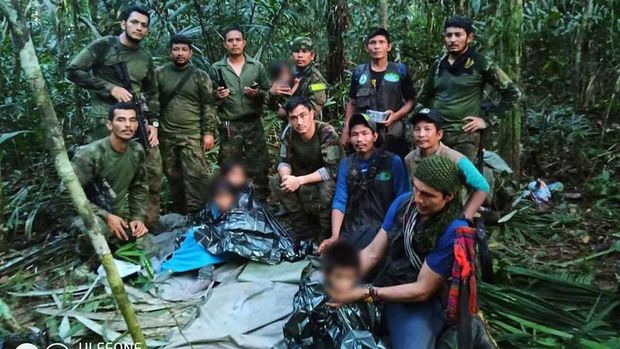 Colombian military soldiers pose for a photo after the rescue of child survivors from a Cessna 206 plane that crashed on May 1 in the jungles of Caqueta, in limits between Caqueta and Guaviare, in this handout photo released June 9, 2023. Presidency/Handout via REUTERS
