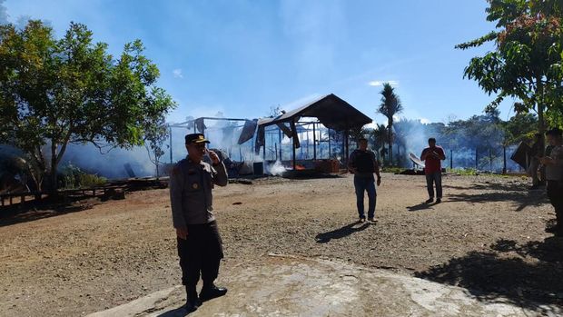 Pembakaran rumah imbas pertikaian 2 kelompok warga di Nabire. Dokumen Istimewa