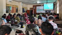 Idul Adha identik dengan kebiasaan berkurban dengan hewan ternak. Untuk mendapatkan hasil yang baik, peternak perlu mengetahui apa saja kiat dalam menghasilkan hewan ternak yang sehat, salah satunya melalui pelatihan. Kalbe Corporate Sustainability Senior Manager Abi Nisaka menunjukkan sejumlah produk hasil binaan Kalbe di Wonogiri. Kalbe telah melangsungkan kegiatan keberlanjutan di Wonogiri melalui pembukaan akses air bersih dan pengolahan sampah berbasis lingkungan.  