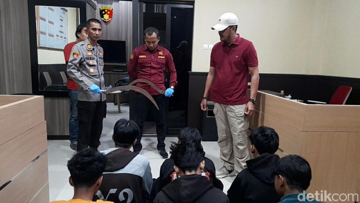Polisi menangkap anggota geng motor yang bikin resah di Losari, Brebes, Sabtu (10/6/2023).