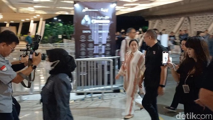 Puan Maharani saat tiba di Edutorium UMS Solo, Sabtu (10/6/2023).