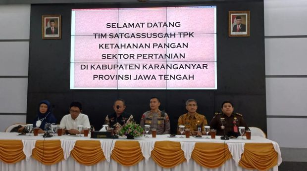 Satgassus Polri memantau distribusi pupuk dan bantuan alat pertaniaan di Karanganyar.