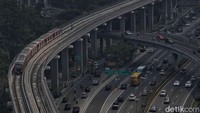 Saat ini, LRT Jabodebek sudah mencapai 95,9%. Soft launching akan dilakukan pada 12 Juli-15 Agustus mendatang.