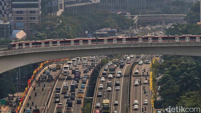 Tak Sabar Menanti LRT Jabodebek Beroperasi Sebentar lagi LRT Jabodetabek akan beroperasi. Masyarakat bisa mengikuti soft launching yang akan dilakukan pada 12 Juli-15 Agustus.