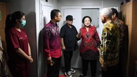 Agus mengatakan kapal ini berada dalam kondisi prima dan dilengkapi berbagai peralatan medis. Termasuk, katanya, ada ruangan operasi hingga mobil ambulans yang bersiaga di dalam kapal.