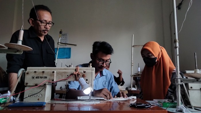 Wakil Ketua DPRD Kota Surabaya Ah Thony
