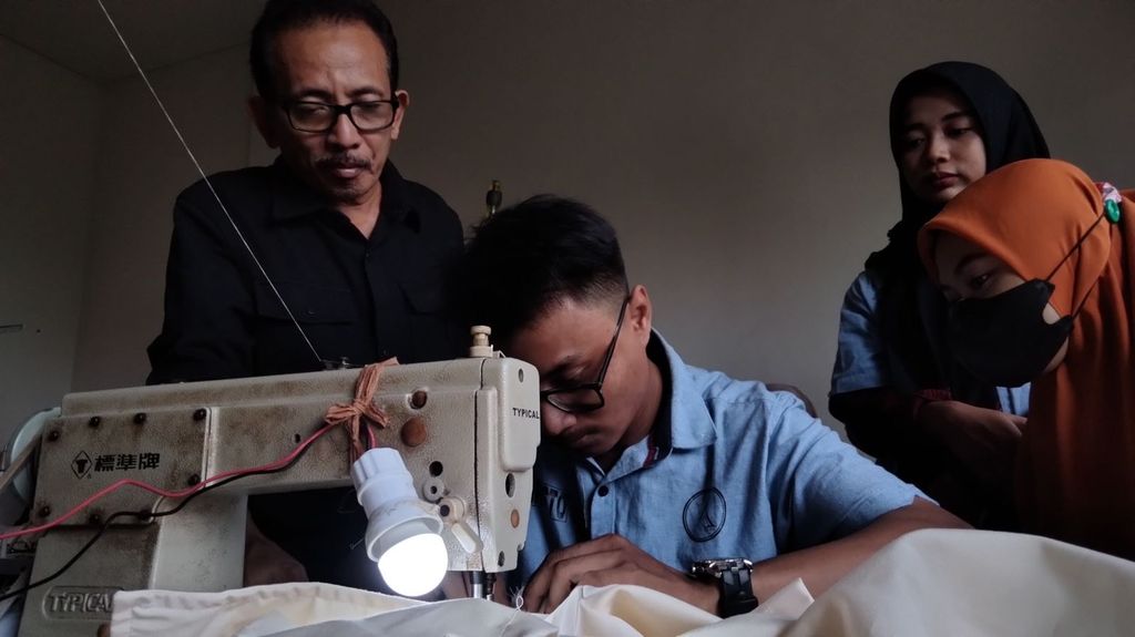 Wakil Ketua DPRD Kota Surabaya Ah Thony
