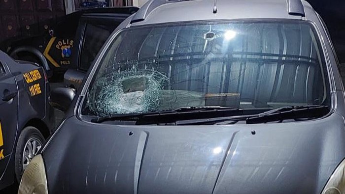 Aksi Lempar Batu Sasar Kaca Mobil Mahasiswa Jombang