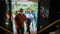 Disebutkan bahwa penumpang diperkenankan tidak menggunakan masker bila sedang dalam keadaan sehat.
