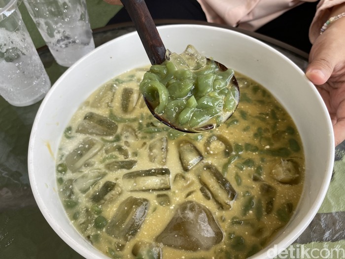 Cendol dan rujak Aceh Sultan jualannya Ci Mehong