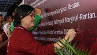 Atnike juga mengajak sejumlah elemen menyatakan deklarasi tersebut. Selain itu, ada pula penandatanganan deklarasi oleh sejumlah perwakilan penyelenggara pemilu, perwakilan partai politik, perwakilan kementerian lembaga, serta perwakilan NGO dan organisasi keagamaan, untuk menunjukan komitmen bersama.