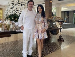 7 Foto Farah Quinn Pamer Mesra bareng Suami Baru yang Wajahnya Jadi Sorotan