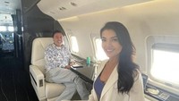 Setelah memperlihatkan wajah suami barunya, Farah Quinn kini kerap mengunggah foto pria tersebut di media sosialnya. Dalam berbagai unggahan Farah, netizen salah fokus dengan wajah sang suami yang disebut mirip Elon Musk hingga Robert Downey Jr. (Foto: Dok. Instagram Farah Quinn)