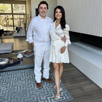 Karena belum diketahui siapa nama sang suami, banyak netizen yang menyebut pasangan Farah Quinn dengan panggilan “om ganteng” atau “om senyum” Foto: Dok. Instagram Farah Quinn