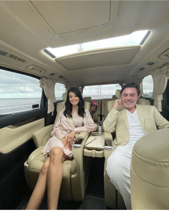 Chef Farah Quinn mencuri atensi setelah mengunggah foto kebersamaannya bersama sang suami. Pasalnya, selama ini Farah hanya membagikan aktivitasnya bersama sang buah hati di media sosial. Foto: Dok. Instagram Farah Quinn