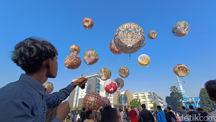 Festival balon udara di Purwokerto, Minggu (11/6/2023).