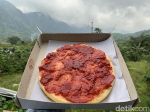 Nikmatnya Kulineran Pancake Strawberry Khas Berastagi, Selai Olahan Buah Asli