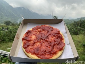 Nikmatnya Kulineran Pancake Strawberry Khas Berastagi, Selai Olahan Buah Asli