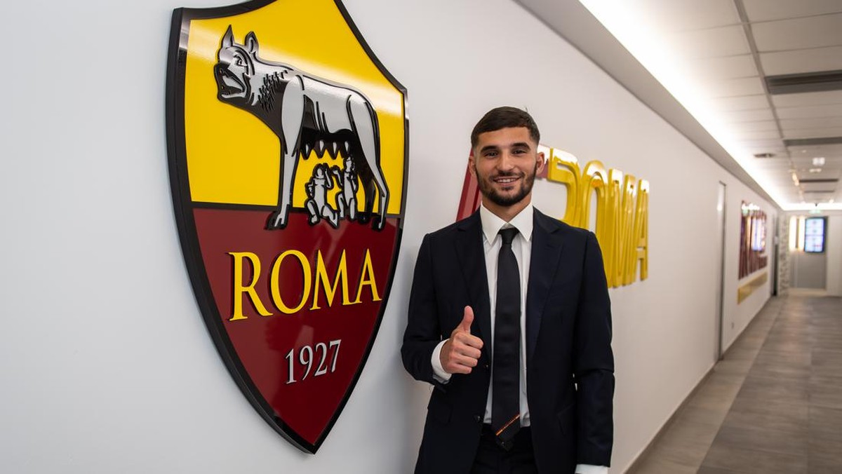 Houssem Aouar gabung AS Roma. (Foto: AS Roma via Getty Images/Fabio Rossi)
