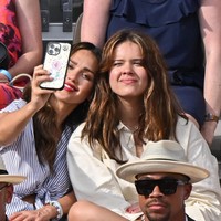 Jarang tampil di sebuah perhelatan besar bersama anak-anaknya, Jessica Alba membuat pengecualian saat menyaksikan menyaksikan final tunggal putri Prancis Terbuka 2023 di Ronald Garros, Paris, Sabtu (10/6/2023). Ia mengajak Honor.  Foto: Stephane Cardinale/Corbis via Getty Images