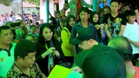 Dapit (23) korban dari kasus penusukan oleh oknum Tentara Nasional Indonesia Angkatan Darat (TNI AD) di trotoar Jalan Keramat Raya Senen, Jakarta telah sampai ke rumah duka dan diserahkan kepada pihak keluarga di Desa Pawis, Kecamatan Jelimpo, Kabupaten Landak, Kalimantan Barat, sabtu (10/06/23).