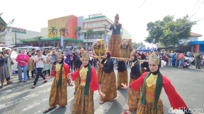 Kemeriahan Galuh Ethnic Carnival di Ciamis, Minggu (11/6/2023).