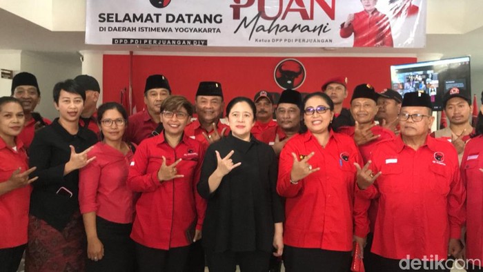 Ketua DPP PDIP Puan Maharani setelah membuka Rakerda PDIP DIY di gedung DPD PDIP DIY, jalan Tentara Rakyat Mataram, Kota Jogja, Minggu (11/6/2023).