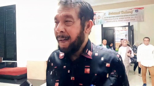 Ketua Mahkamah Konstitusi (MK) Anwar Usman saat ditemui seusai menghadiri acara Silaturahmi Kebangsaan di Aula Pendopo Walikota Mataram, NTB, Sabtu sore (10/6/2023). (Foto: Helmy Akbar/detikbali)