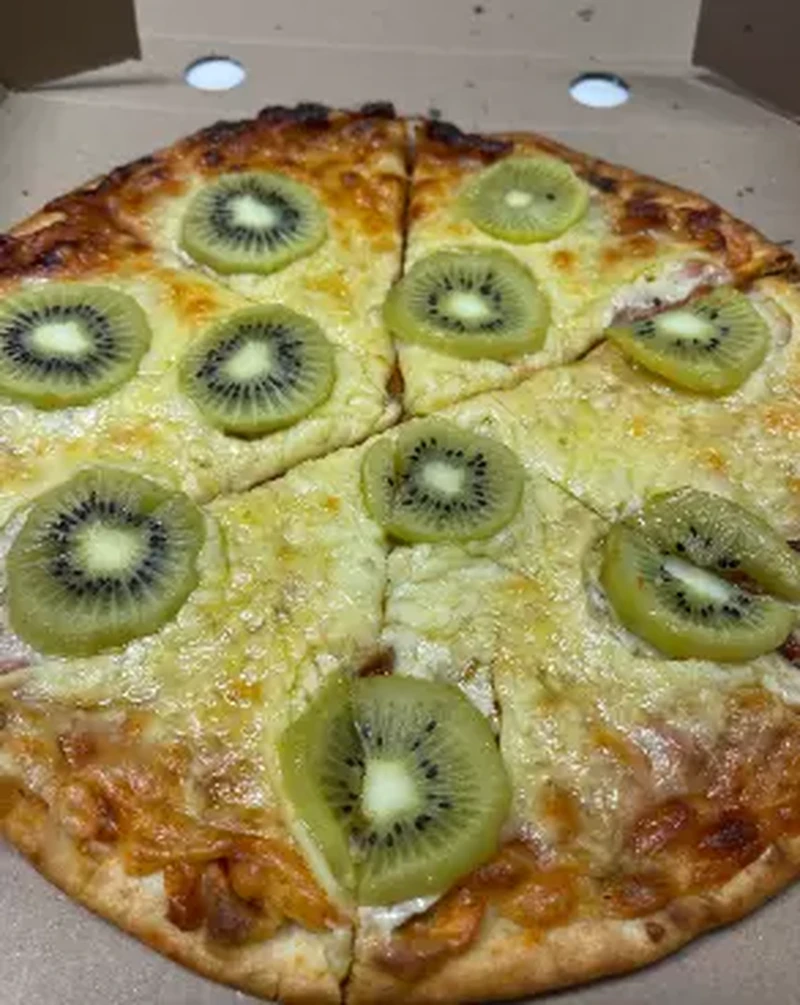 Bikin Mual! 10 Penyajian Pizza Nyeleneh Ini Menjijikkan