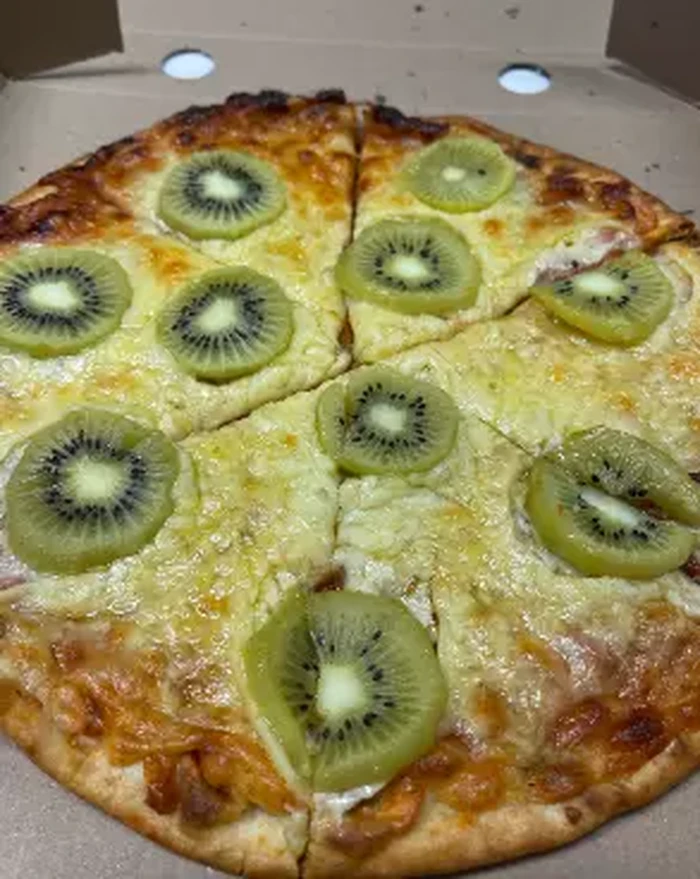 Kreasi pizza menjijikkan Bikin Mual! 10 Penyajian Pizza Nyeleneh Ini Menjijikkan