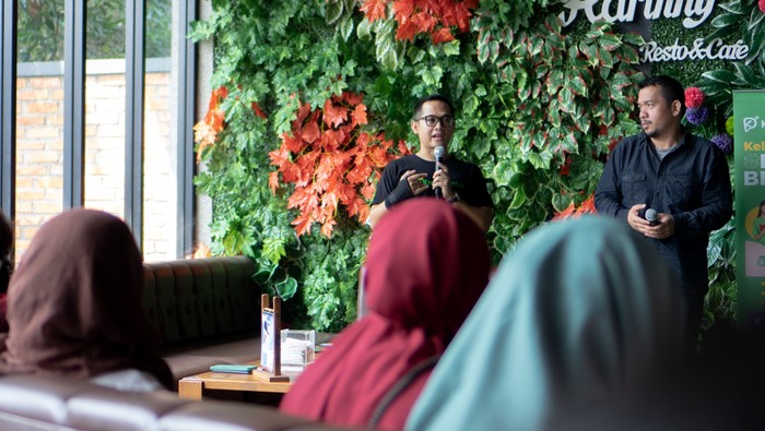Literasi Keuangan untuk UMKM di Kota Bogor Program literasi keuangan bagi para pelaku Usaha Mikro Kecil dan Menengah (UMKM) ‘Kelas Pintar Bersama’, kini ada di kota Bogor, Jawa Barat.