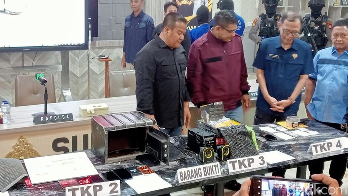 Polisi mengungkap awal mula penemuan brankas narkoba di kampus Universitas Negeri Makassar (UNM).
