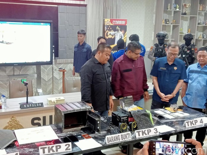 Polisi mengungkap awal mula penemuan brankas narkoba di kampus Universitas Negeri Makassar (UNM).