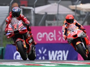 Mereka yang Dibikin Kesal dengan Aksi Towing Marc Marquez