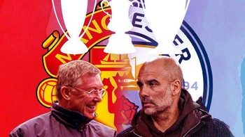 Pelatih Pep Guardiola tentu dapat pujian luar biasa. Dia menyamai prestasi Sir Alex Ferguson dengan Manchester United Foto: Twitter