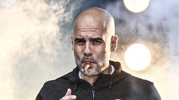 Faktor uang memang berperan di balik prestasi Manchester City. Ada meme soal mereka keluar duit 1,24 miliar Eure sejak 2016. Foto: Twitter